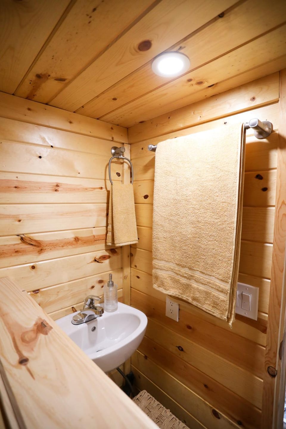 Bathroom, towels