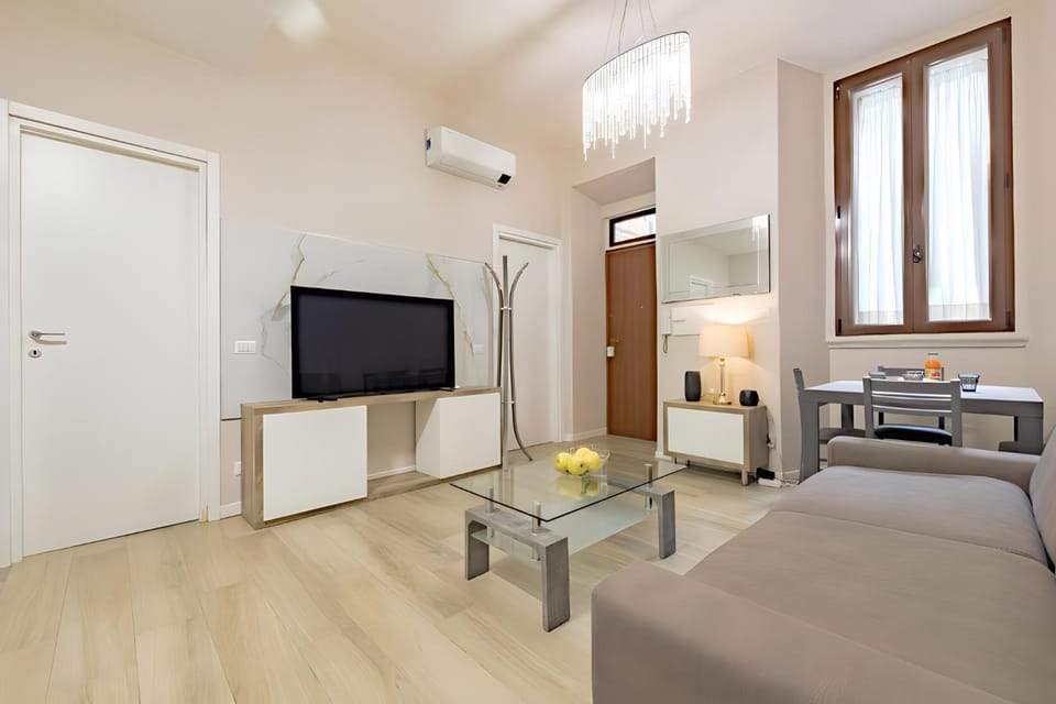 TV and multimedia, Living room, Seating area, Dining area, Evening entertainment, air conditioner