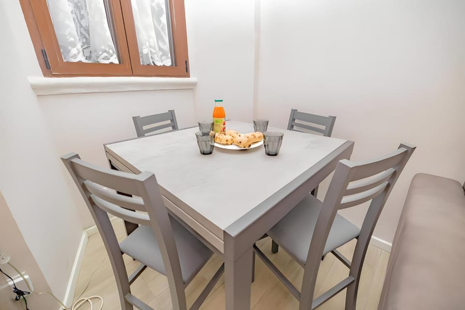 Decorative detail, Dining area