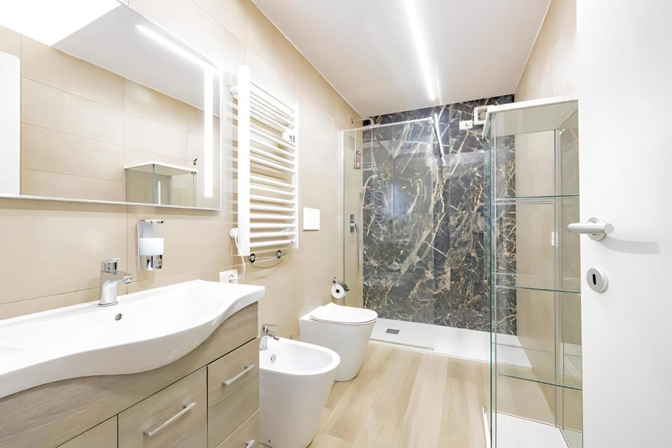 Shower, Toilet, Bathroom, towels