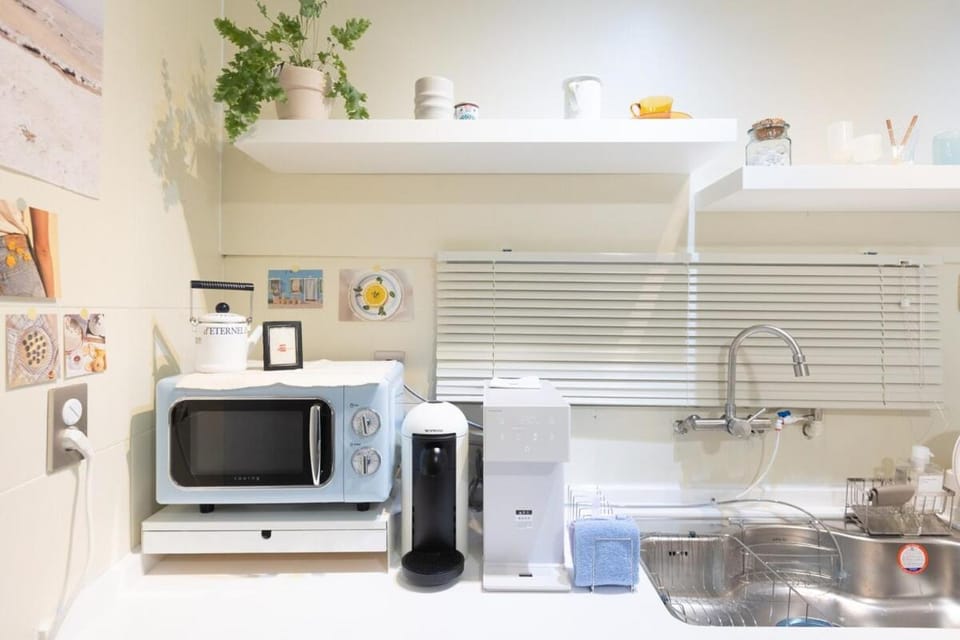 Coffee/tea facilities, microwave, minibar, stove, toaster