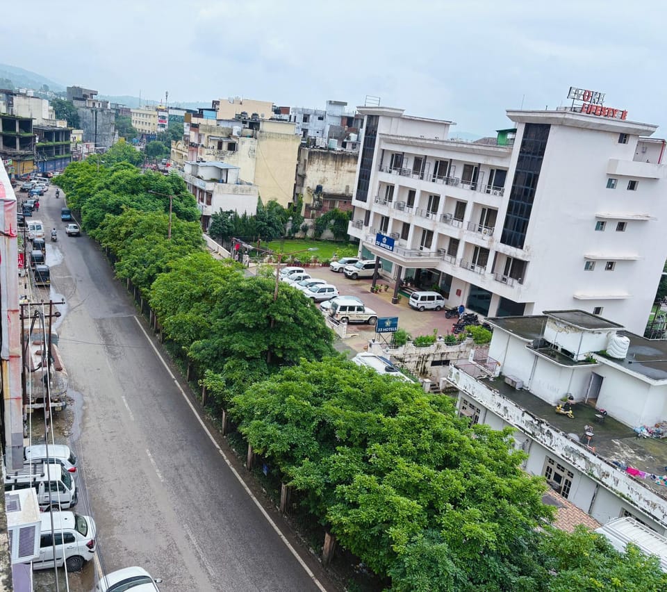 Day, Natural landscape, City view, Street view, Location