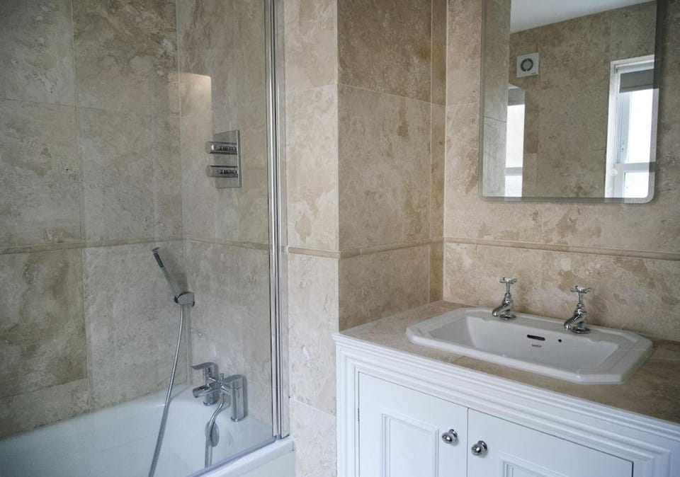 Harlow Apartment 2, deluxe 2 bedroom apt Apartment in Harrogate