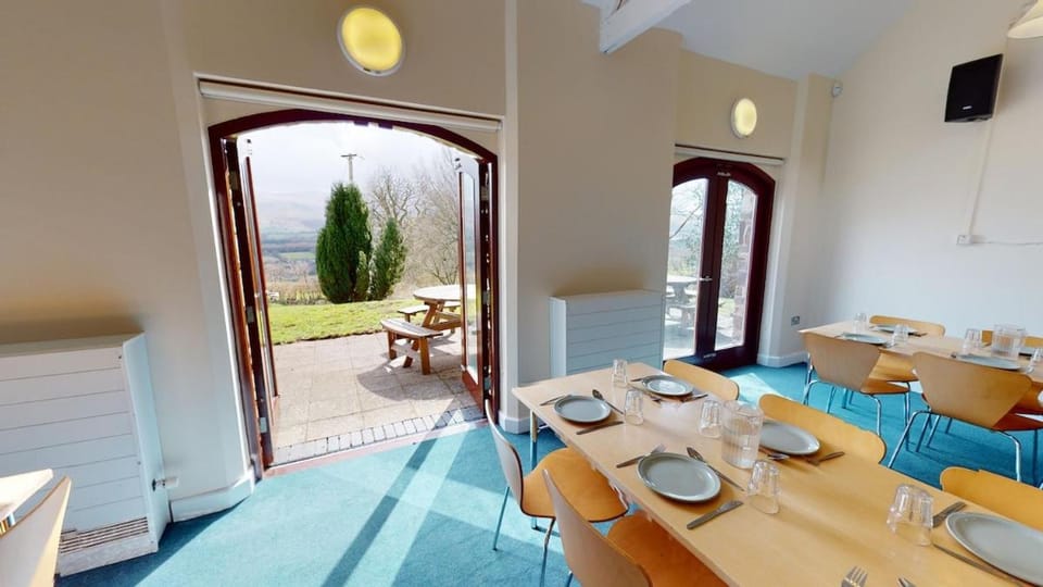 Traditional Welsh Farmhouse House in Glyn Tarell