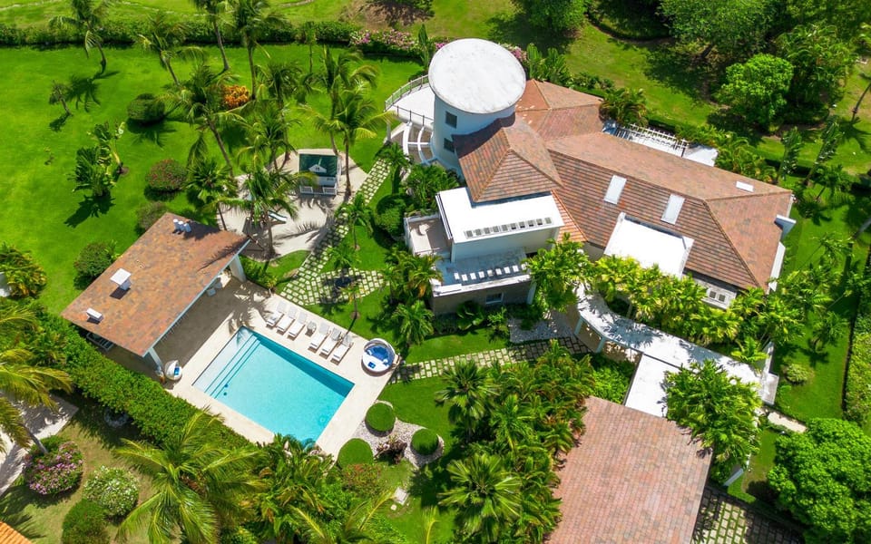 Property building, Bird's eye view, Swimming pool