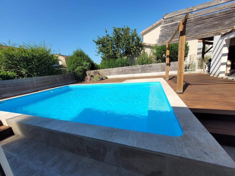 Swimming pool, sunbed