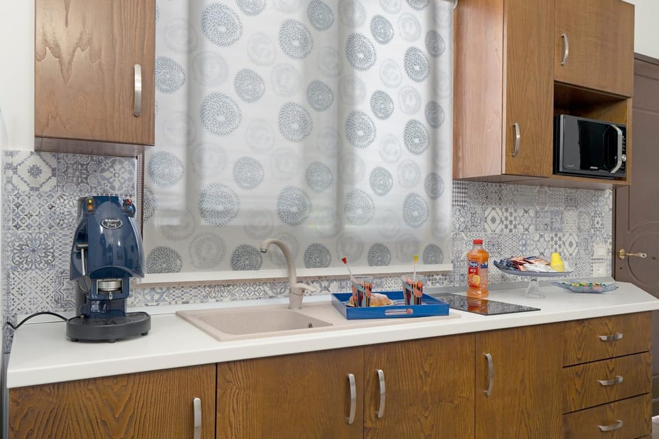 Kitchen or kitchenette, Living room