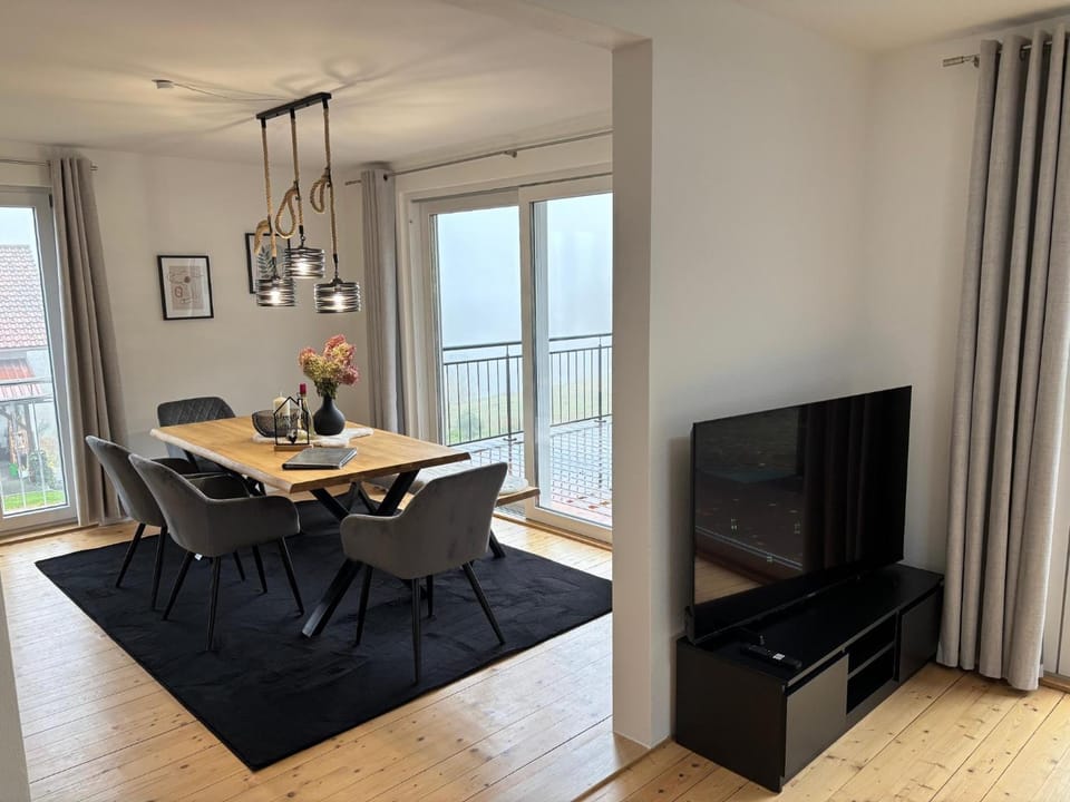 TV and multimedia, Living room, Dining area