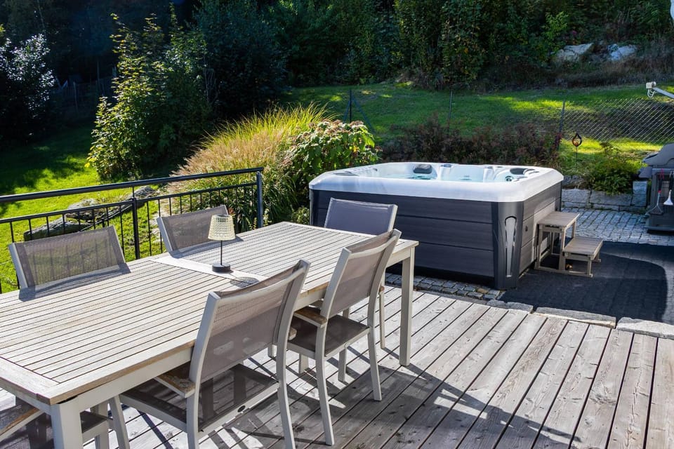 Hot Tub, Balcony/Terrace, Dining area