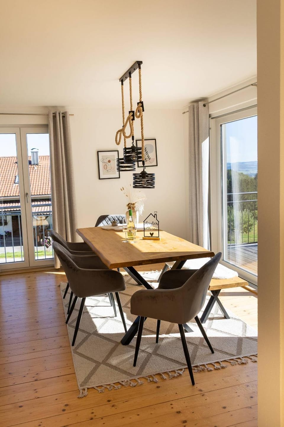 Seating area, Dining area