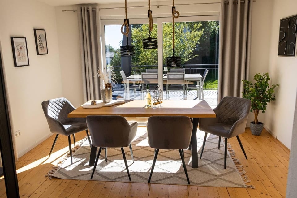 Living room, Seating area, Dining area