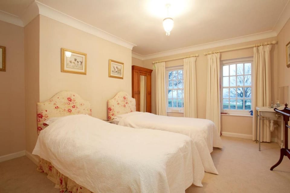 Historic Hall Wing nr York & Leeds free Hot tub House in Selby