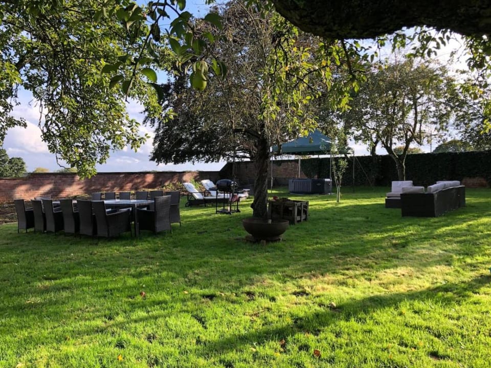 Historic Hall Wing nr York & Leeds free Hot tub House in Selby