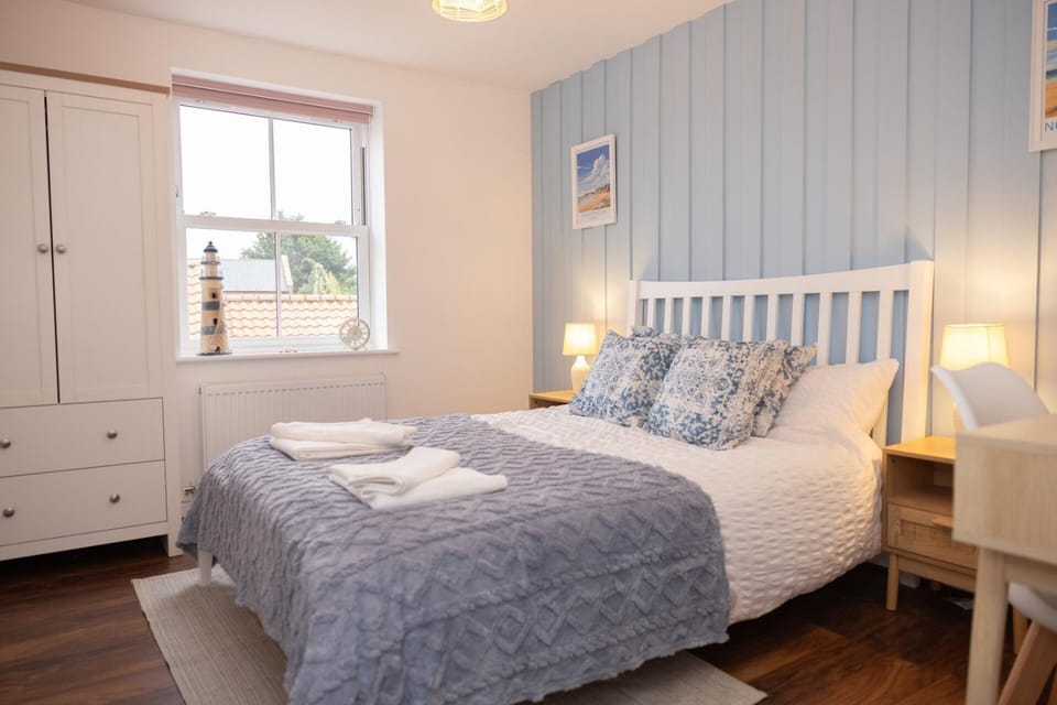 Bed, Photo of the whole room, Bedroom, towels, wardrobe