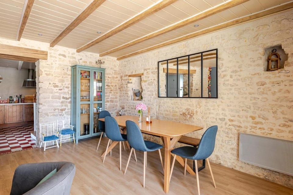 Longère de charme avec piscine, proche océan Bed and Breakfast in Pays de la Loire