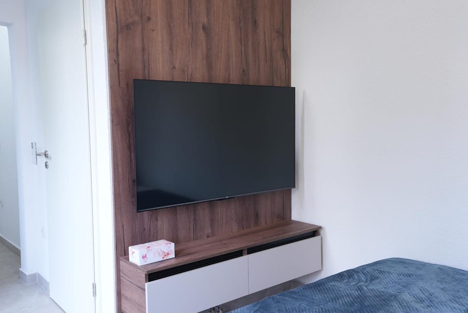 Communal lounge/ TV room, TV and multimedia