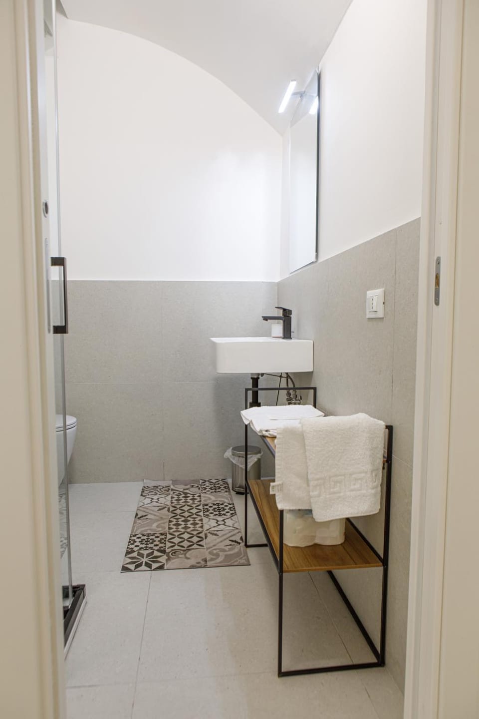 Bathroom, towels