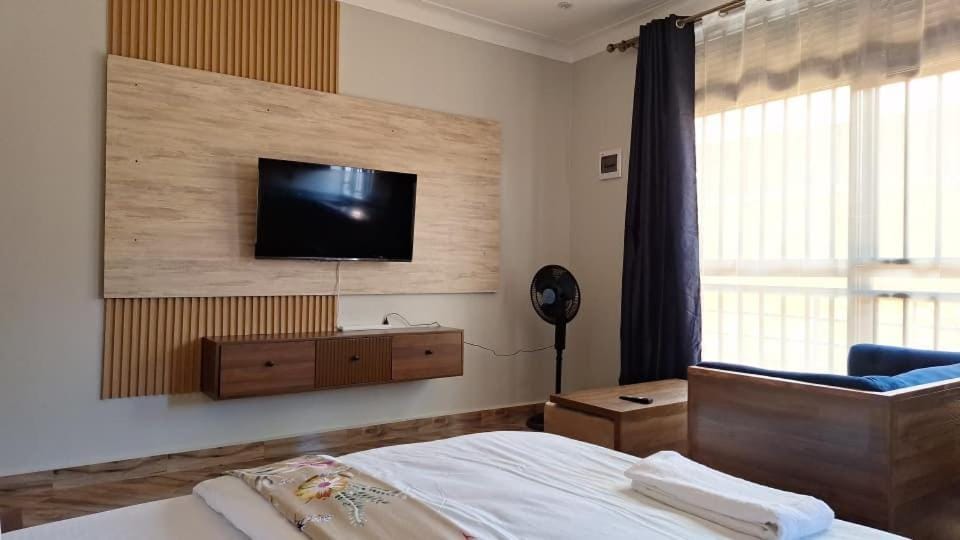 Communal lounge/ TV room, Bed, TV and multimedia, Evening entertainment