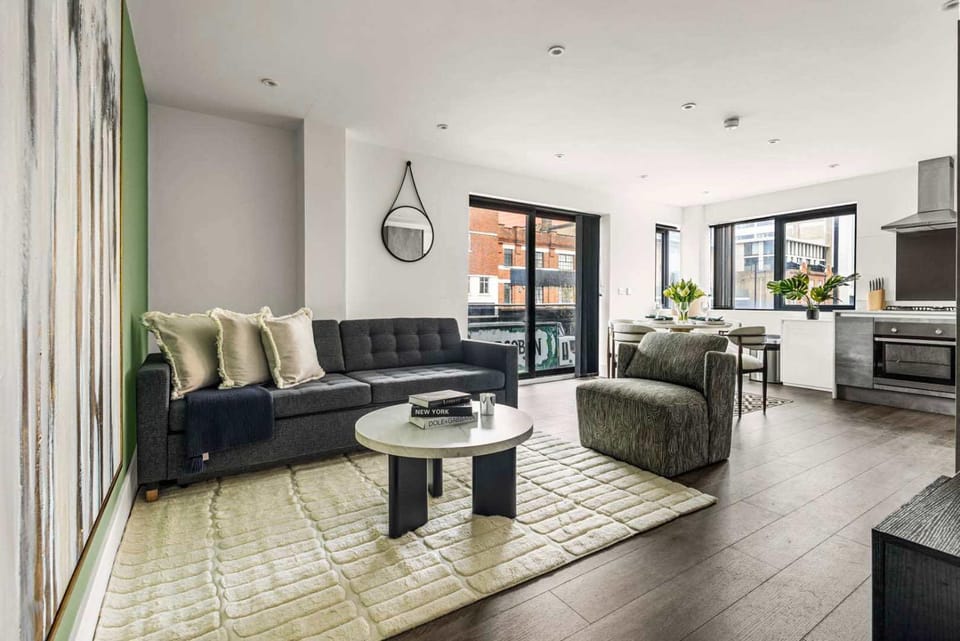 Chic East London Hideaway Apartment in London