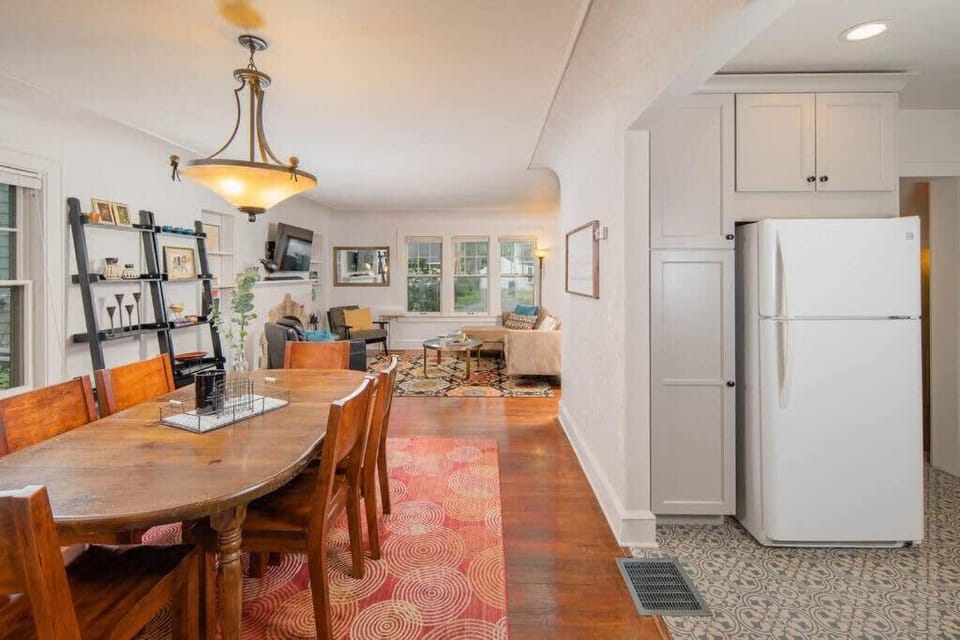 Family Brick House Charm - 4 br 3 bath House in Appleton