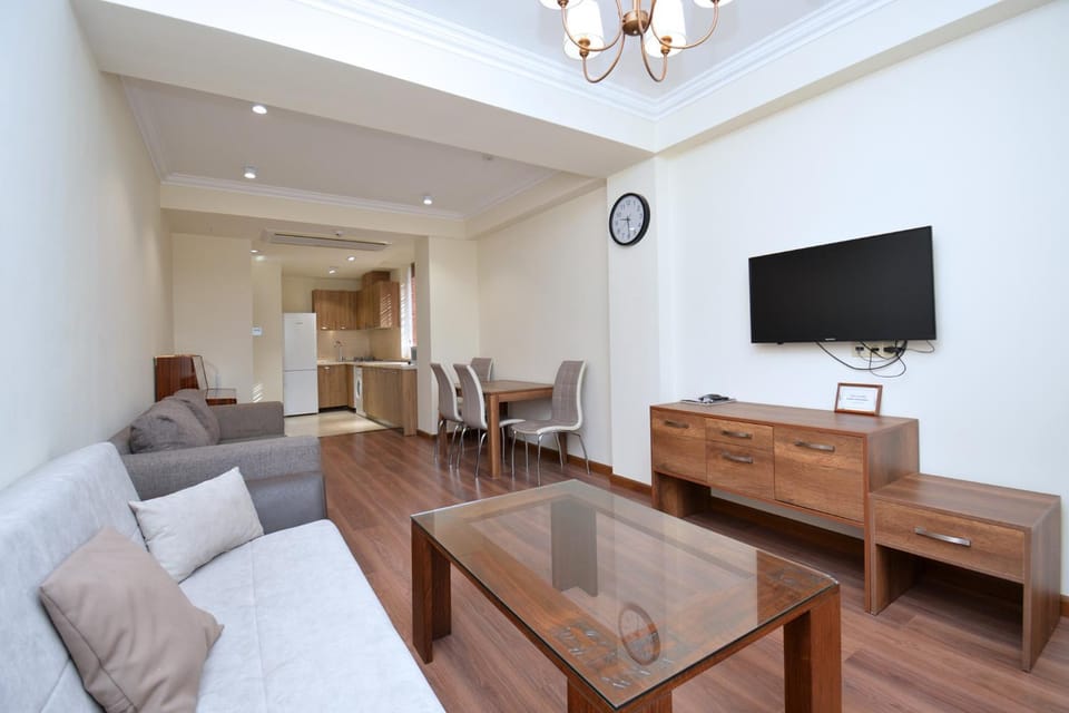 Communal lounge/ TV room, TV and multimedia, Living room, Seating area, Evening entertainment