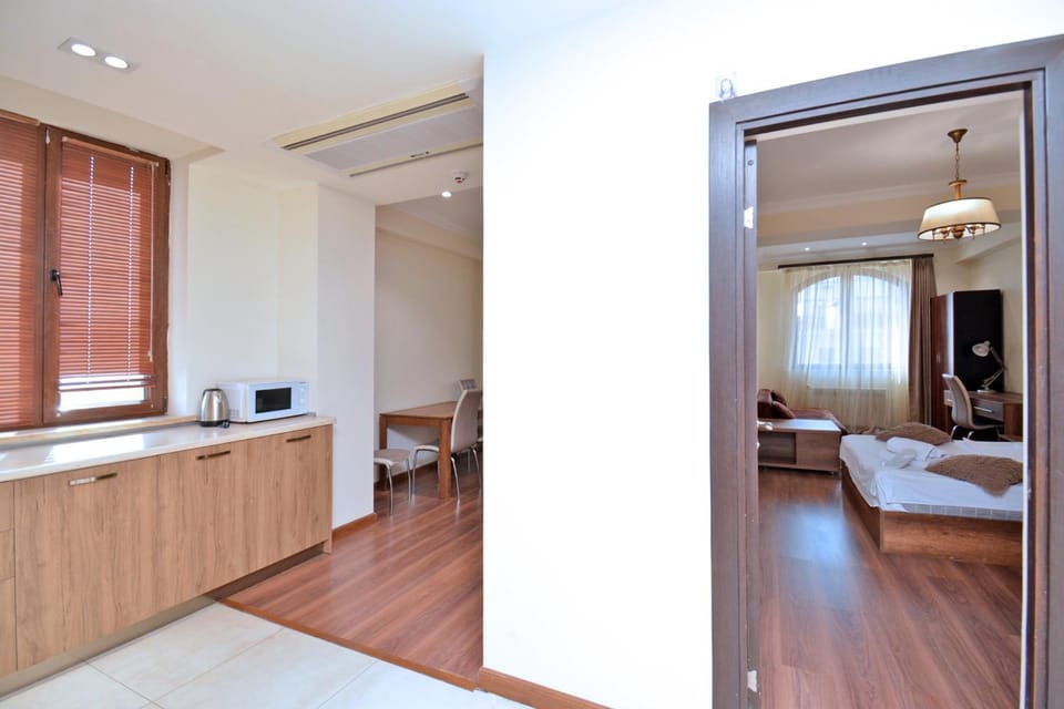 Bed, Kitchen or kitchenette, Photo of the whole room, Bedroom