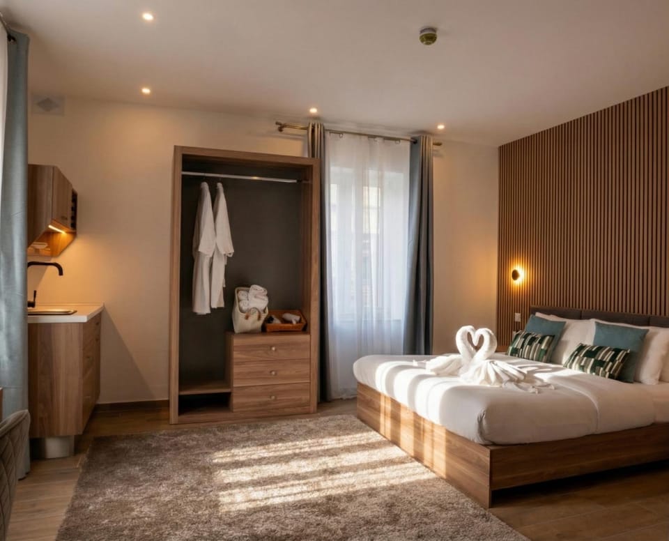 Bed, Photo of the whole room, Bedroom, towels