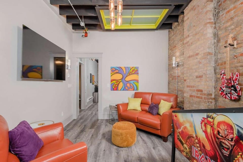 Pinball Penthouse 1 Bedroom Downtown Flat Apartment in Appleton