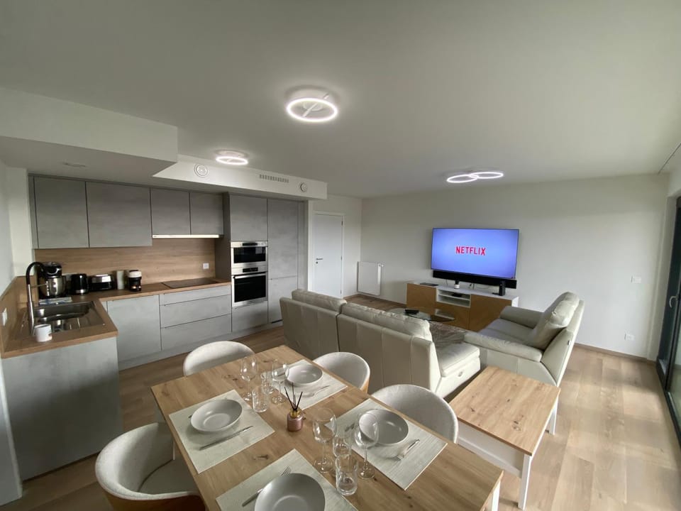 TV and multimedia, Kitchen or kitchenette, Dining area