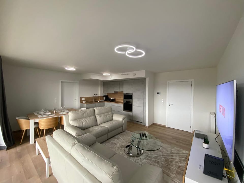 TV and multimedia, Living room, Dining area