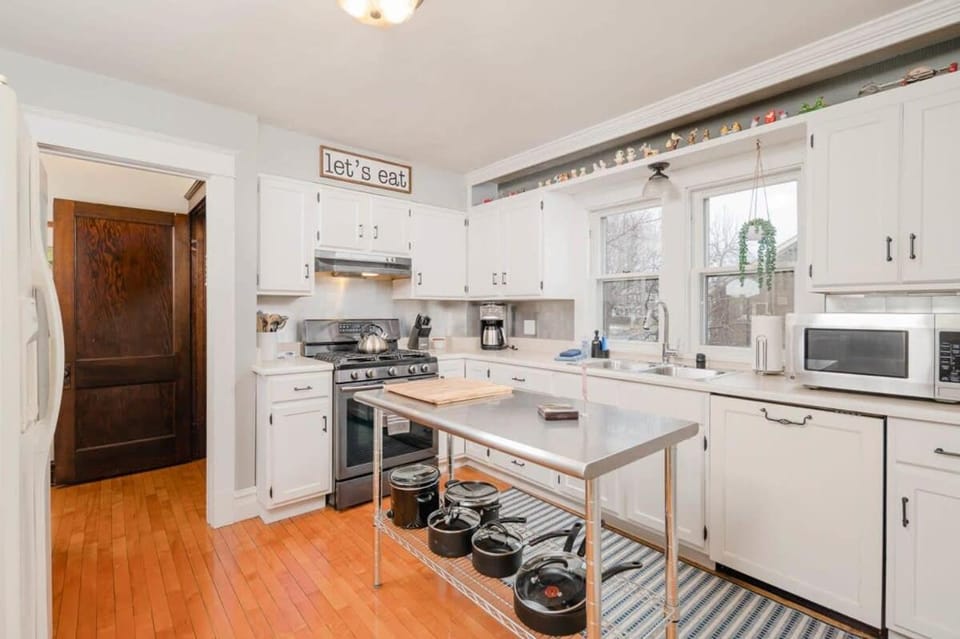 Character Family Home - 3 bedroom 2 bath House in Oshkosh