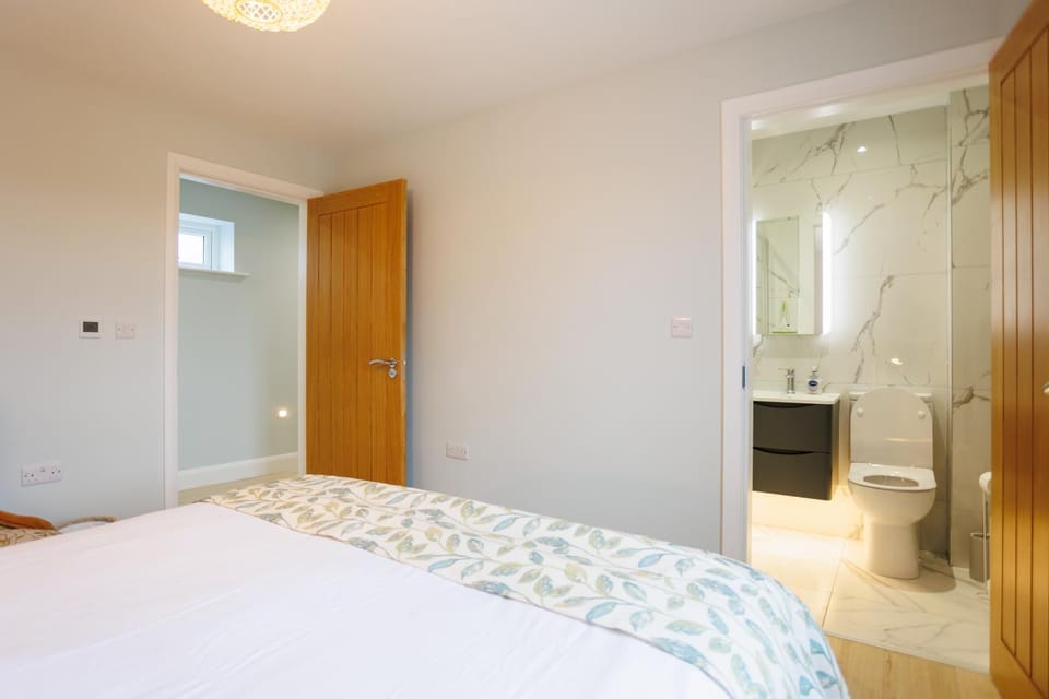 Toilet, Bed, Bathroom, Bedroom, towels, wardrobe