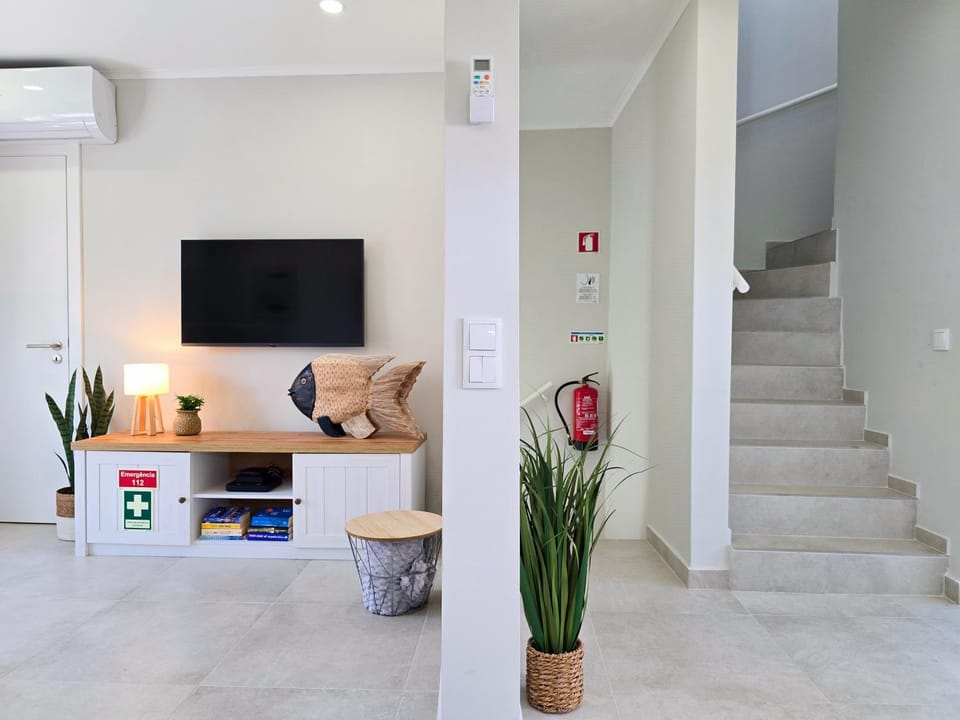 TV and multimedia, Living room, air conditioner