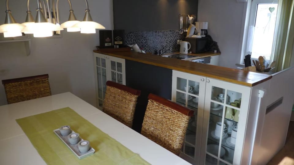 Property building, Kitchen or kitchenette, Living room