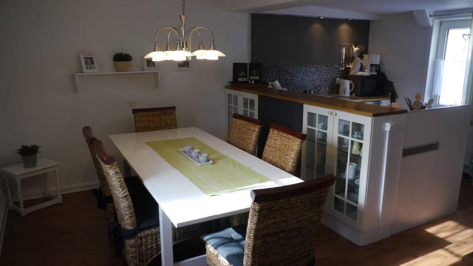 Property building, Kitchen or kitchenette, Living room