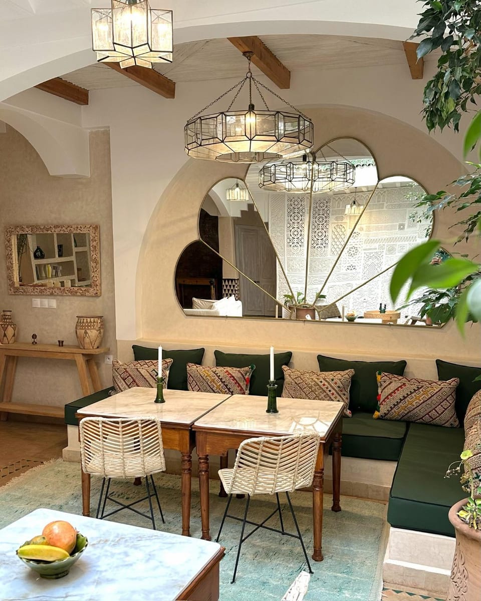 Seating area, Dining area