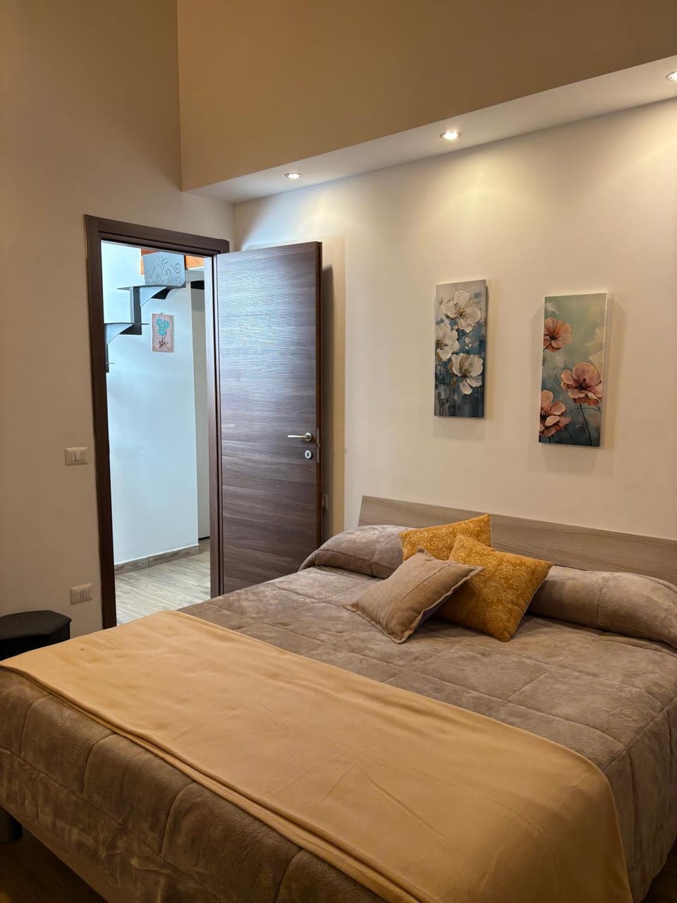Bed, Decorative detail, Bedroom