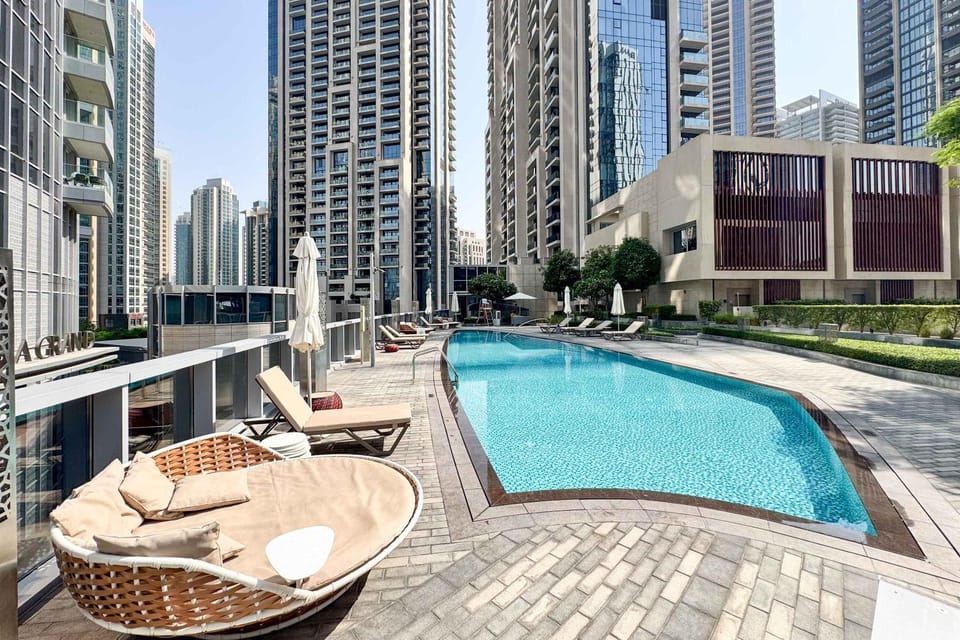 Property building, Patio, Day, Balcony/Terrace, City view, Pool view, Swimming pool, sunbed