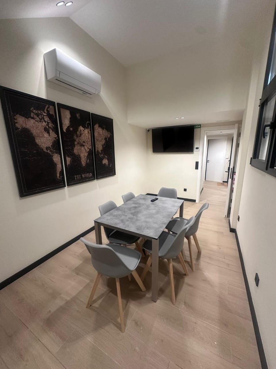 Communal lounge/ TV room, Living room, Dining area