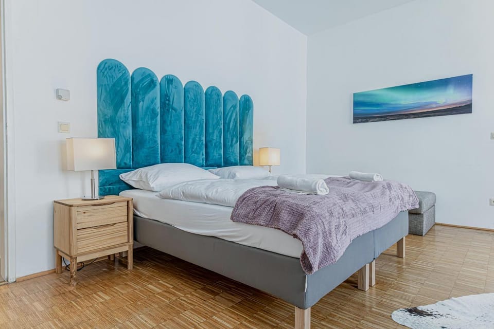 Property building, Bed, Bedroom