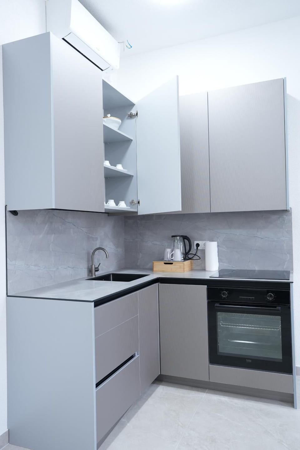 Coffee/tea facilities, dishwasher, oven