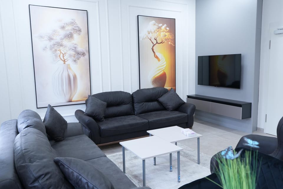 Communal lounge/ TV room, TV and multimedia, Living room, Seating area, Evening entertainment