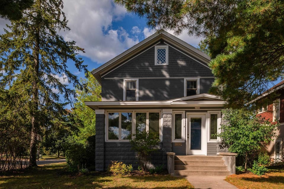 5 Bedroom Family Home - UWSP Walkable House in Stevens Point