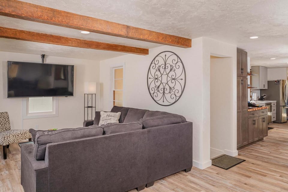 Wolf River Multi-Family Retreat - Sleeps 14 Pontoon Boat Paddle Boards Firepit House in Fremont