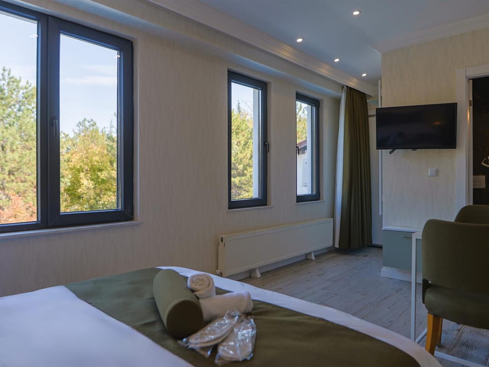 View (from property/room), Garden view, Mountain view