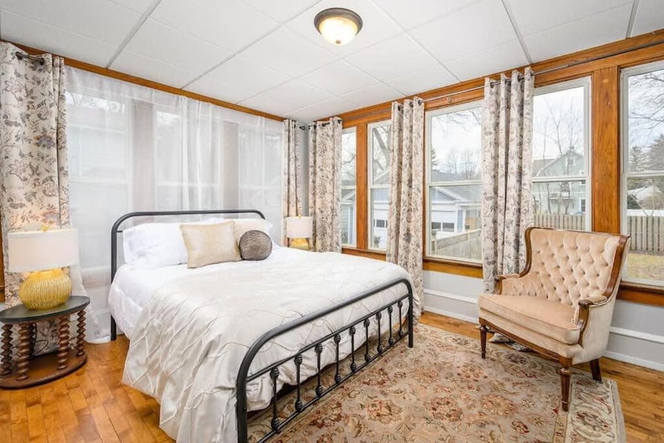 4 Bedroom Family Home - Downtown Lawrence University House in Appleton
