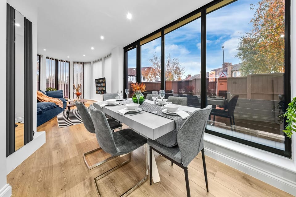 Day, View (from property/room), Living room, Seating area, Dining area, Dinner, Dinner, heating, heating, internet, internet