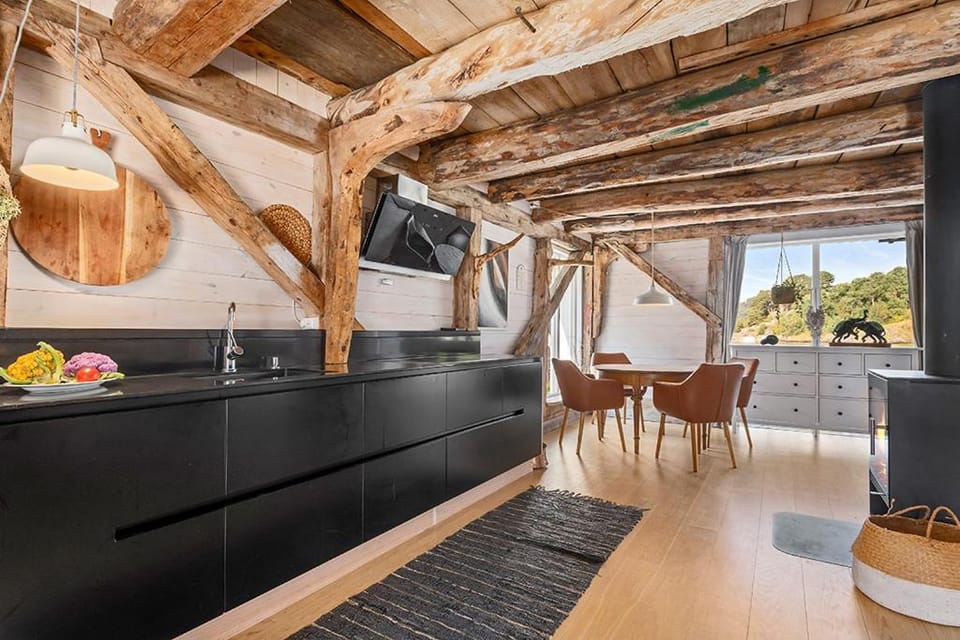 Grandpa John`s Seaside Cabin Cabin in Vestland