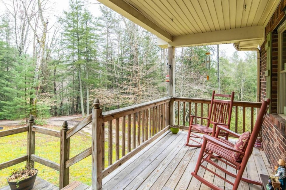 Hot Tub & WiFi -Carrie's Cottage - Red River Gorge House in Kentucky