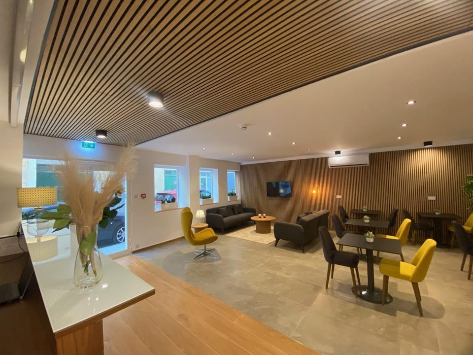 TV and multimedia, Lobby or reception, Seating area